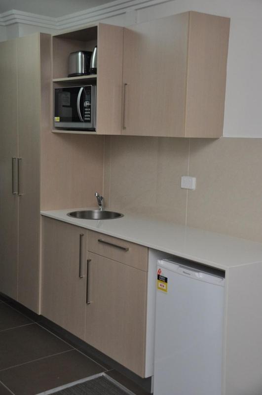 Value Suites Penrith Bagian luar foto